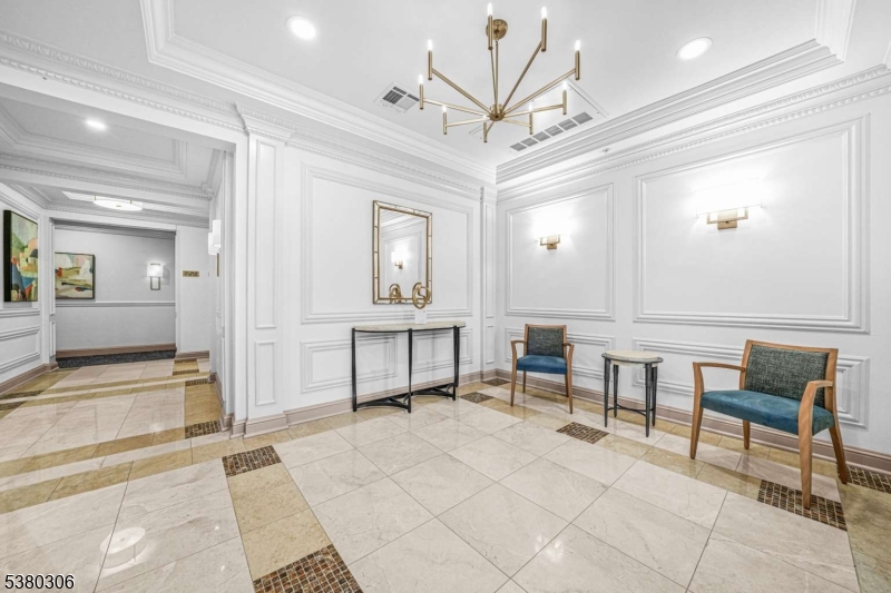 1202 Pointe Gate Dr 1202