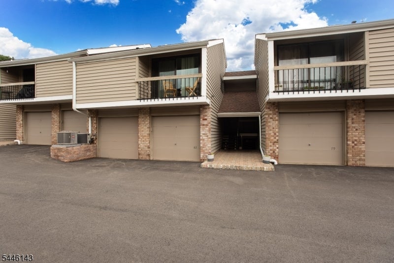 81 Overlook Dr