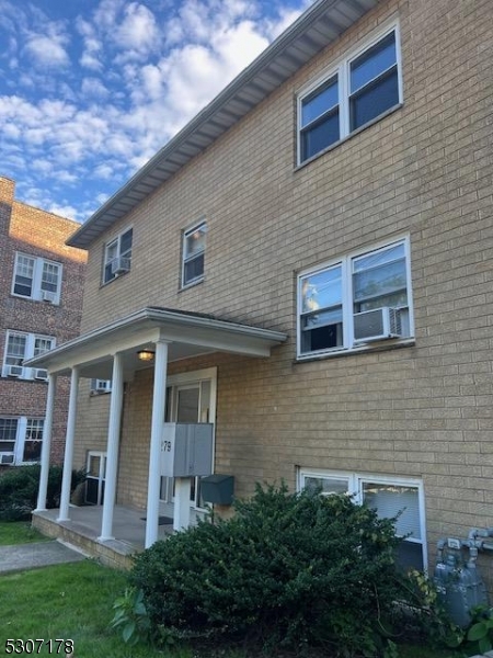279 Chestnut St 3