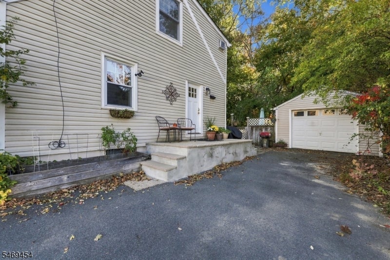 48 Gregory Dr
