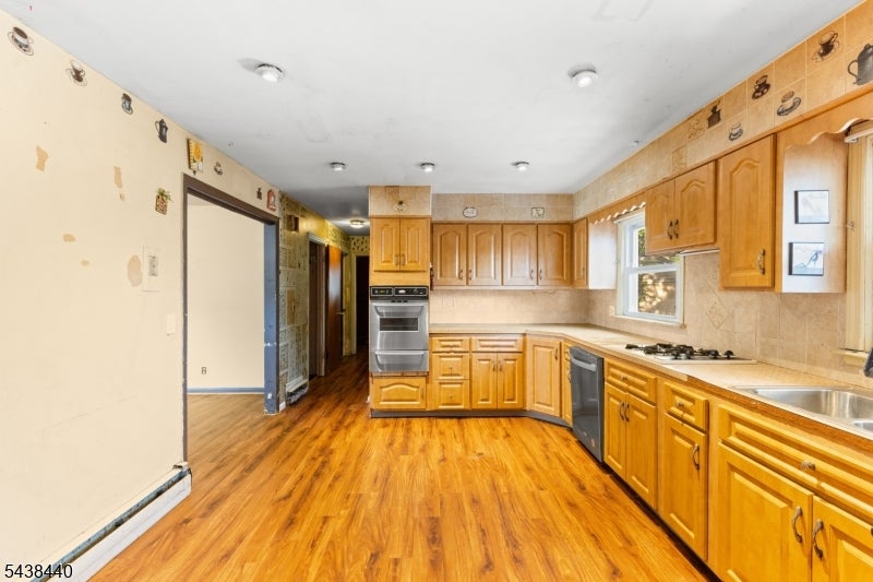 102 Hobson St