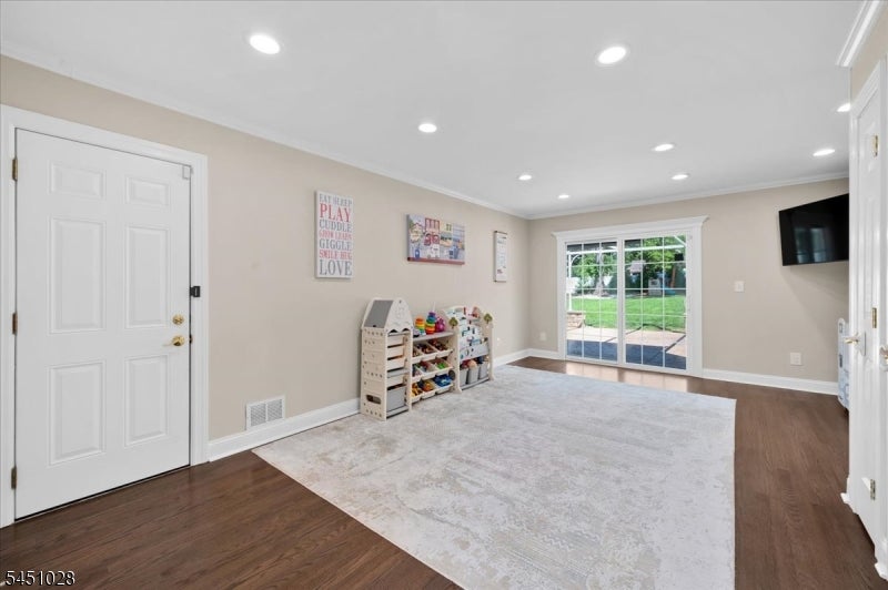 97 Ivy Ln