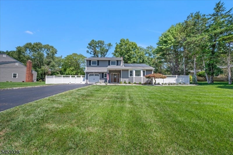 97 Ivy Ln