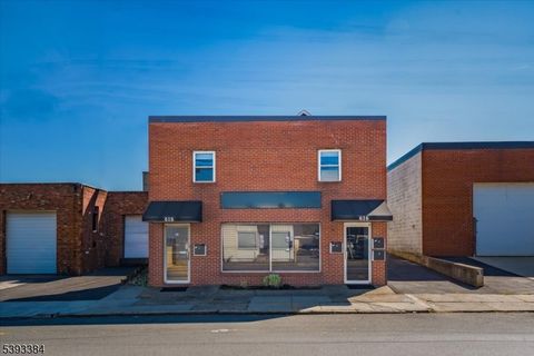 Photo of 616 E Elizabeth Ave, Linden, NJ 07036 (MLS # 3994395)