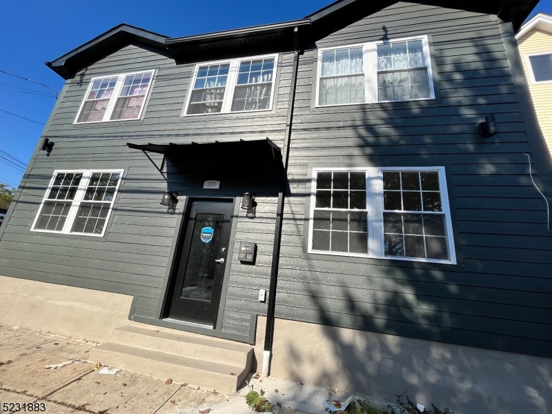 335 Henry St 3