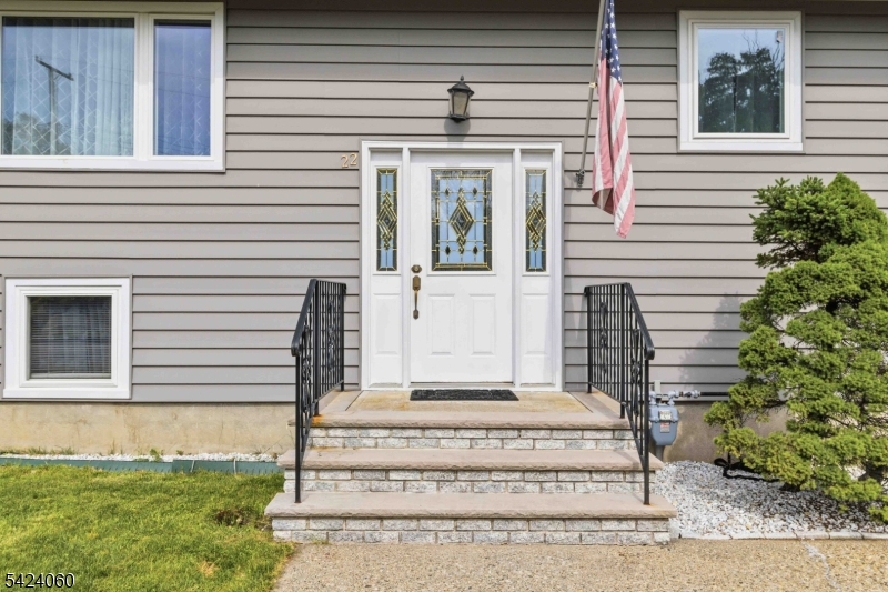 22 Ronald Ave