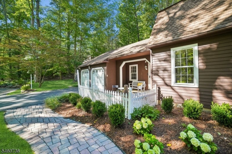 36 Cora Ln