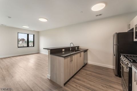 72 S  Essex Ave 203 City Of Orange Twp. NJ 07050