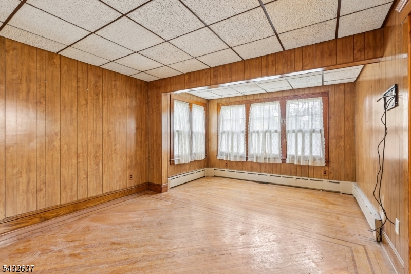 326 Thompson Ave