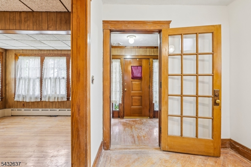 326 Thompson Ave