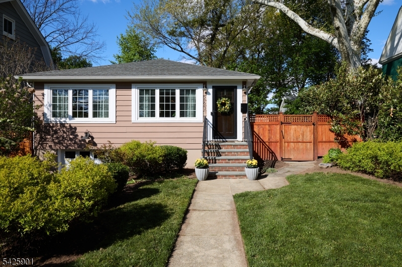 263 Gardner Ave