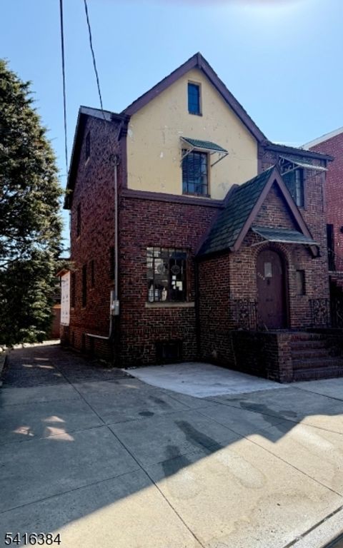 5204 Fairview Ter West New York Town NJ 07093