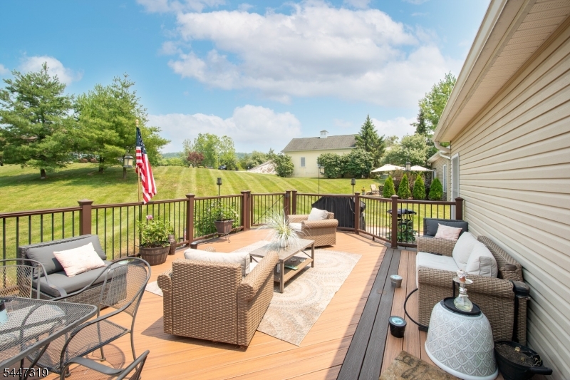 26 Bluffs Ct