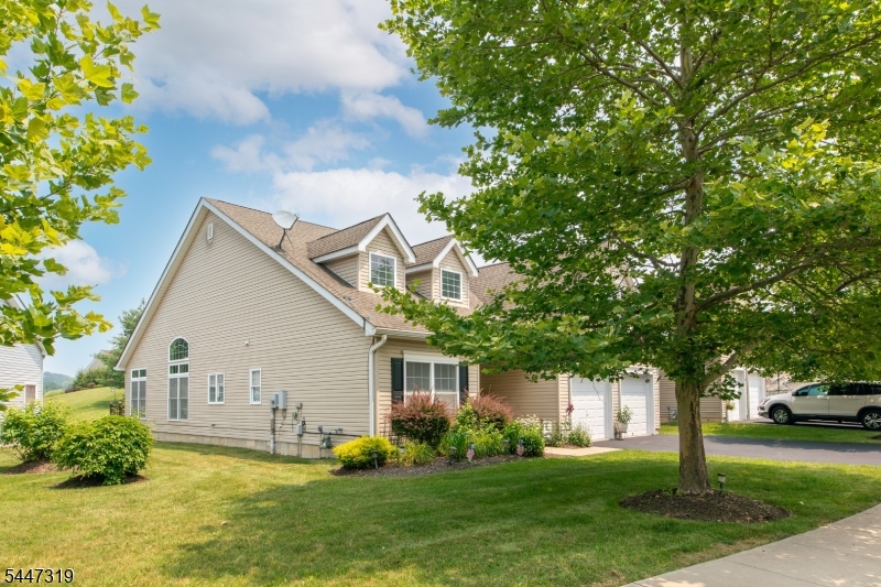 26 Bluffs Ct