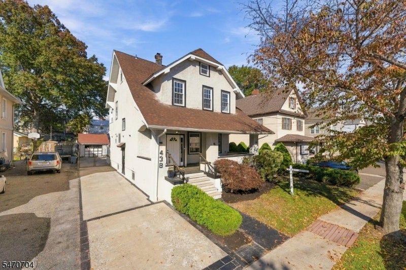 438 Clifton Ave