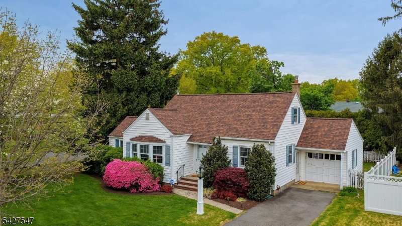 1 Roselle Ave