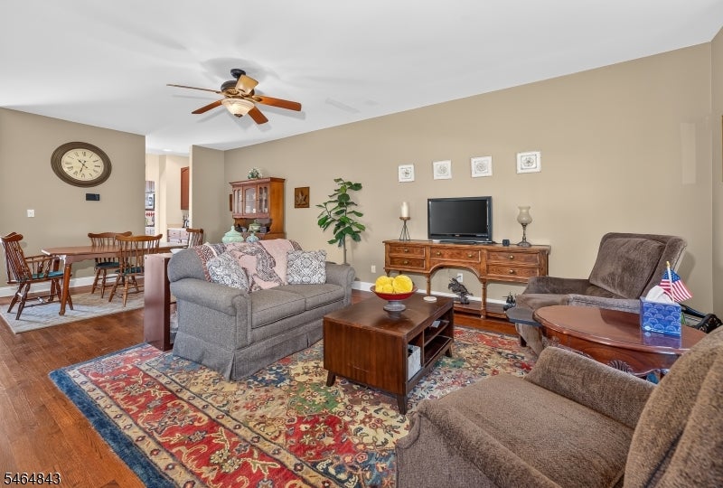 2 Clearbrook Ln
