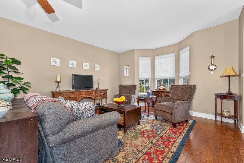 2 Clearbrook Ln