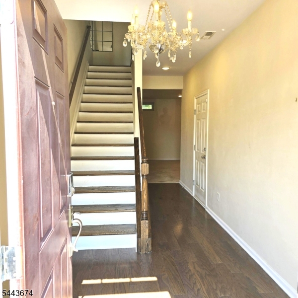 76 Albert Ct