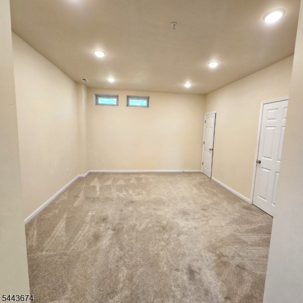 76 Albert Ct