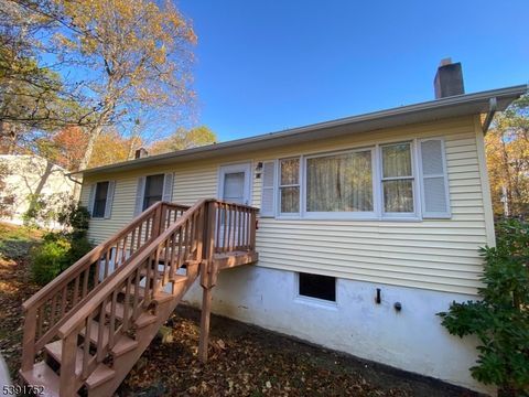 Photo of 13 Glen Rd N Rd, Vernon, NJ 07422 (MLS # 3993575)