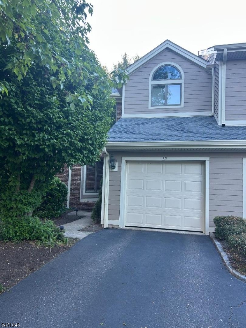 32 Lenox Ct