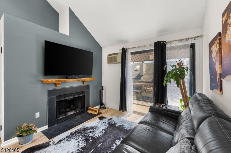 302 Hackensack St 806