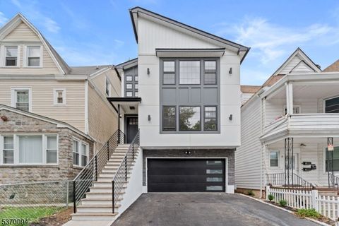 11 S 17Th St East Orange City NJ 07018