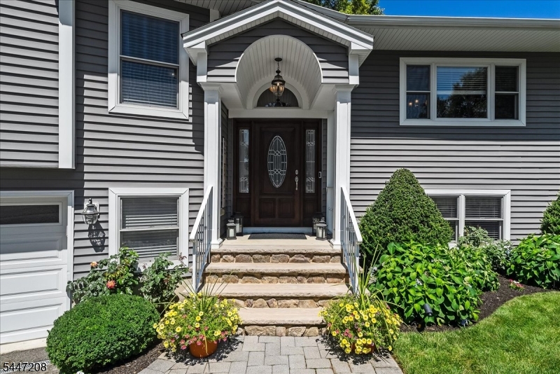 18 Dean Ave