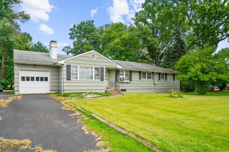 94 Woodlawn Ave