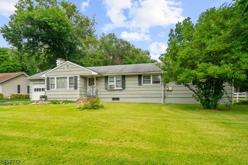 94 Woodlawn Ave
