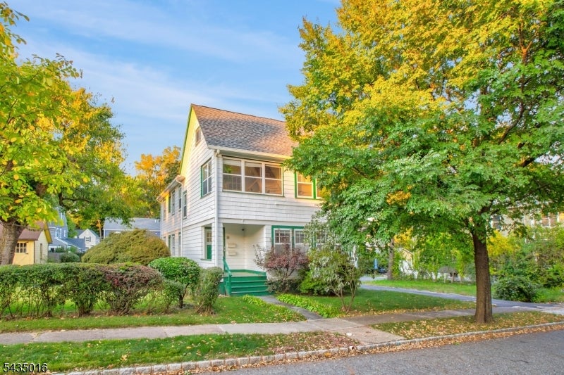 26 Howe Ave 2