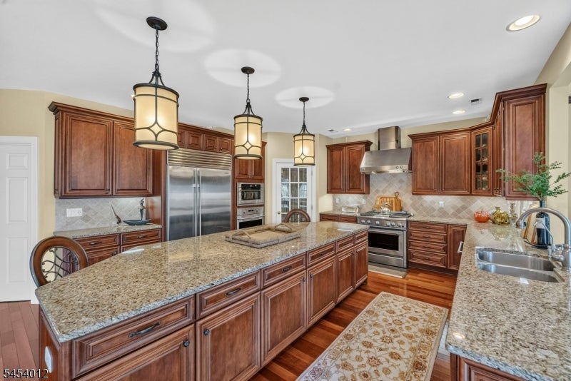 6 High Ridge Ln