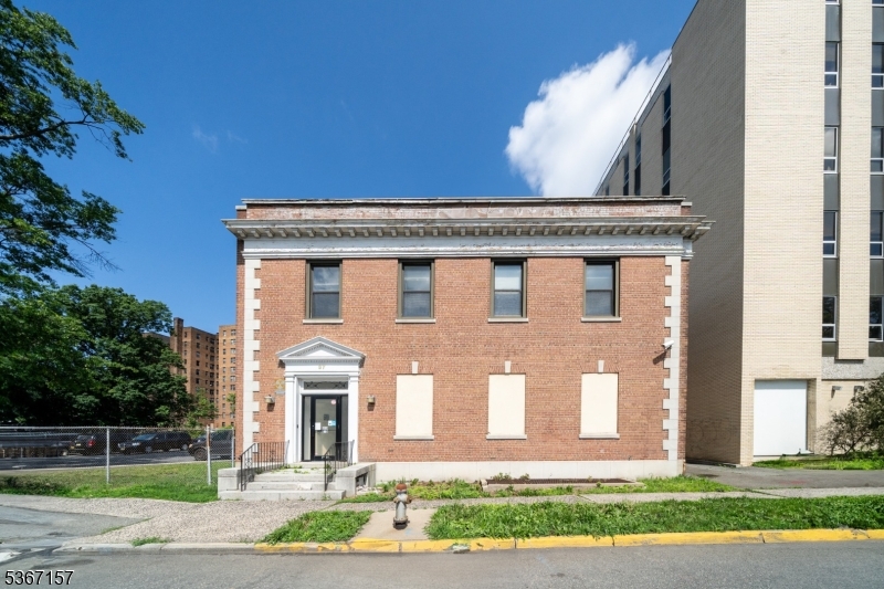 37 Evergreen Pl