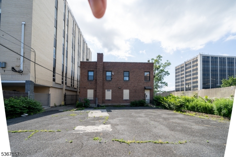 37 Evergreen Pl