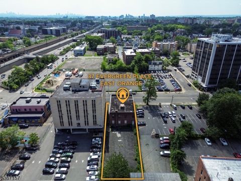 37 Evergreen Pl East Orange City NJ 07018