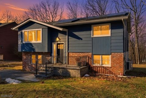 12 Hobart Trl Hopatcong Boro NJ 07843