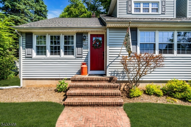 88 Woodlawn Ave