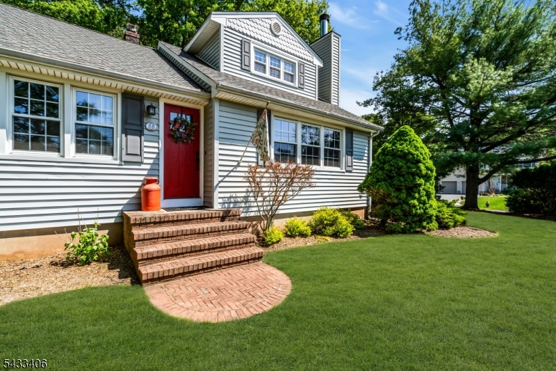 88 Woodlawn Ave