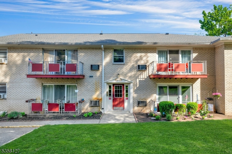 358 Hoover Ave 102