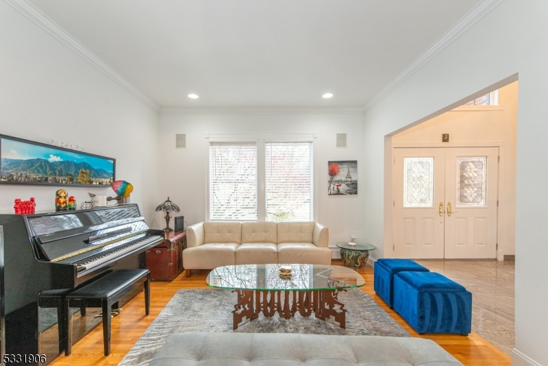 16 Indian Hill Rd