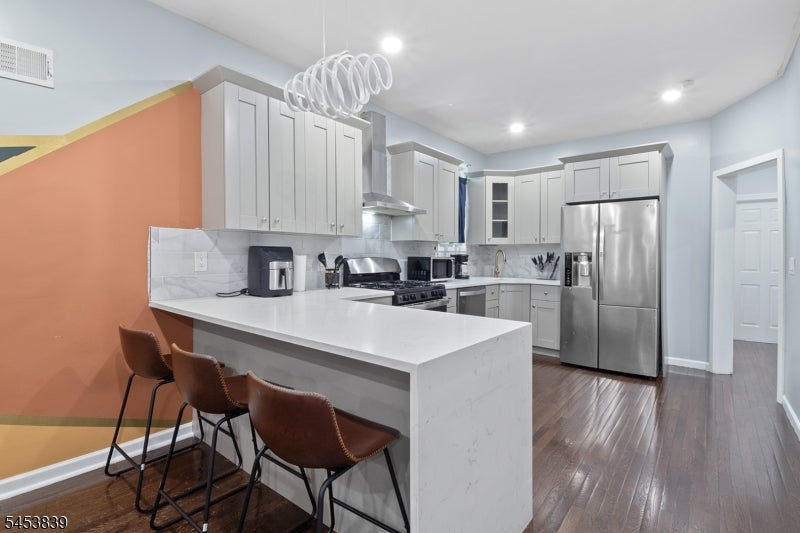 84 W 3Rd St