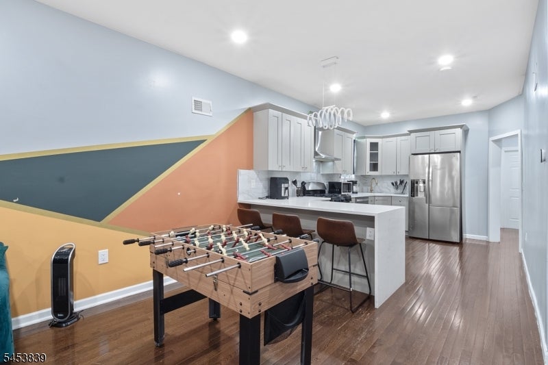 84 W 3Rd St