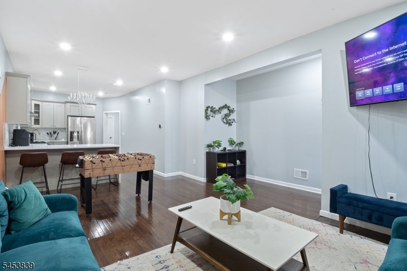 84 W 3Rd St