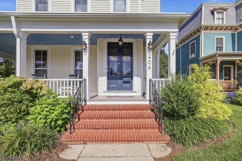 406 W Moore St