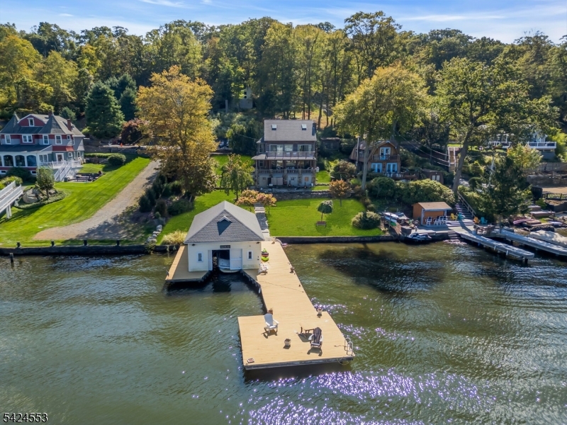 363 Lakeside Blvd
