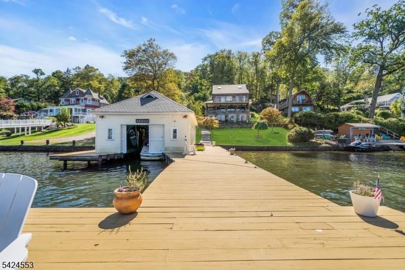 363 Lakeside Blvd
