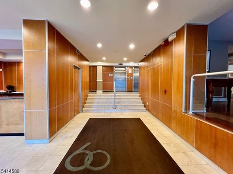 60 Parkway Dr East Orange City NJ 07017