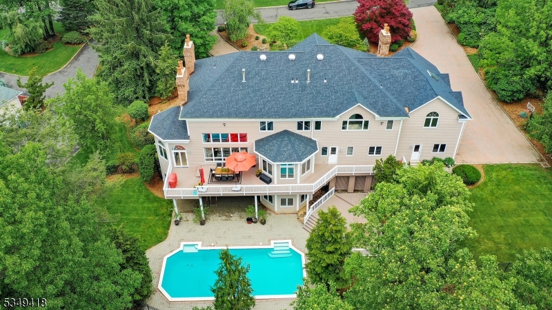 24 Glenview Dr