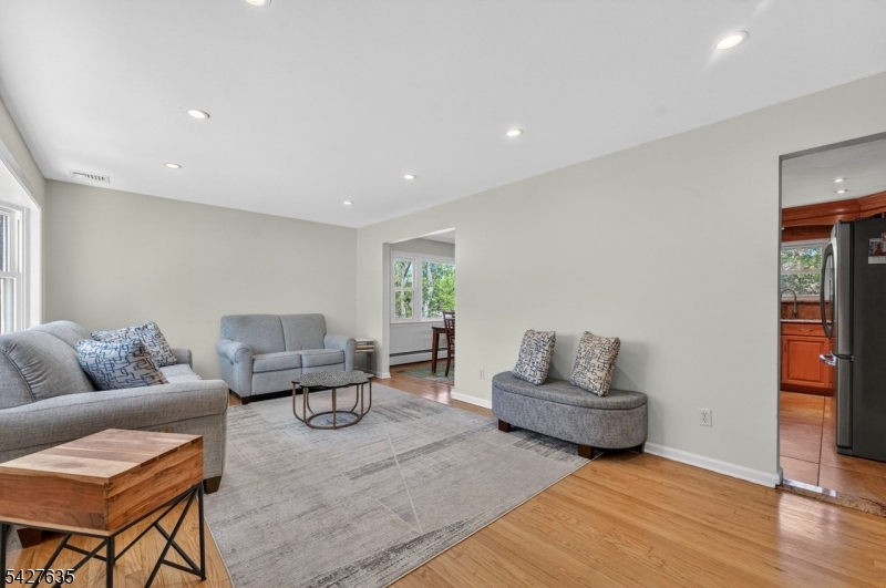 271 E Mount Pleasant Ave